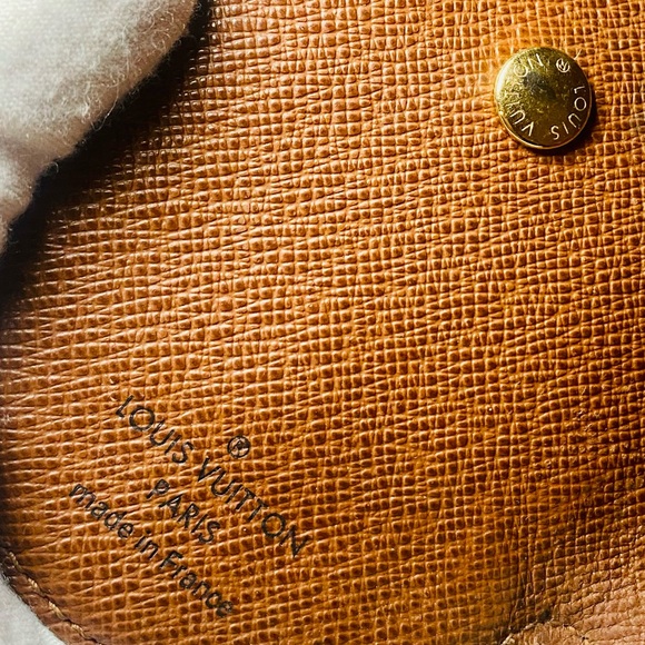 EUC Louis Vuitton Monogram 6 Key Holder Oval Case - Picture 15 of 16